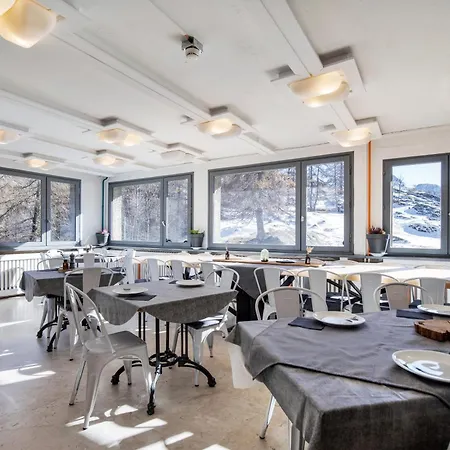 - Les Melezes Szálloda *